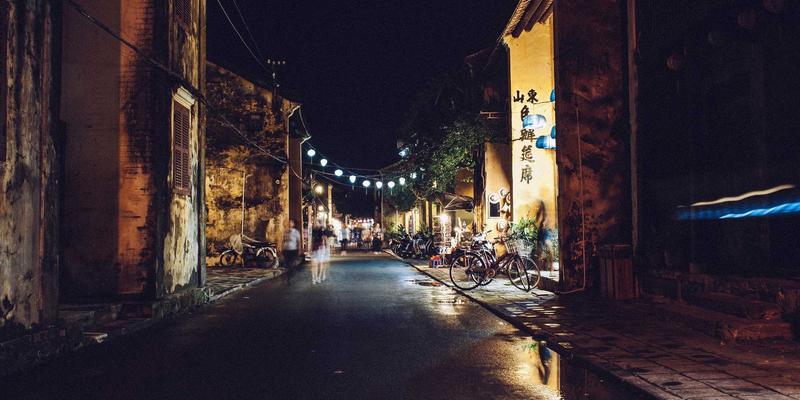 事件驱动型股票选择器设计：如何利用财报电话会议情绪与重大公告捕捉投资机会