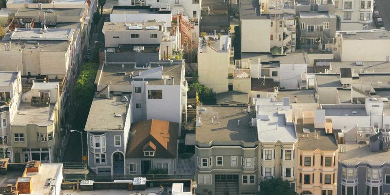 构建基于期权隐含波动率的股票筛选器：识别市场恐慌与贪婪信号的投资策略