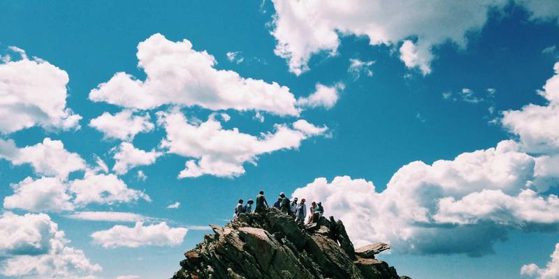 超越传统指标：如何利用另类数据构建智能股票选择器